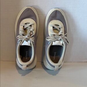 allbirds Taupe and Cream Low-Top Sneakers. Size 7.95